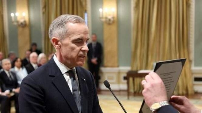 Mark Carney membacakan sumpah jabatan sebagai PM Kanada.