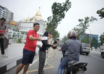 Foto: Creator Dipoloop Medan Bagikan Ratusan Takjil untuk Masyarakat 1