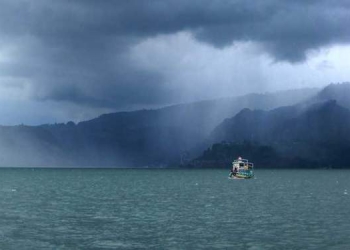 Waduh! Ditemukan Kapal Penyeberangan Danau Toba Tak Berizin