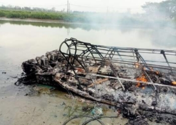 Misterius! Kapal di Pantai Cermin Terbakar