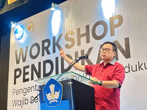 Sofyan Tan saat kegiatan Workshop Pendidikan dengan tema Pengentasan ATS Dalam Mendukung Wajib Belajar 13 Tahun di Hotel Grand Mercure, Medan, Jumat (14/3).(Ist)