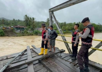 Jembatan di Nias Barat Roboh Diterjang Banjir