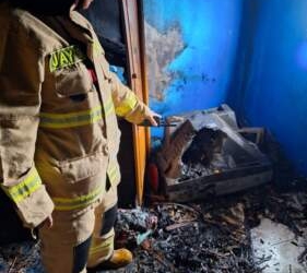 Kelamaan Nyolok Charger, Rumah Kebakaran