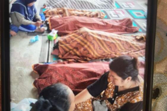 Foto: Korban tewas longsor tambang ilegal.