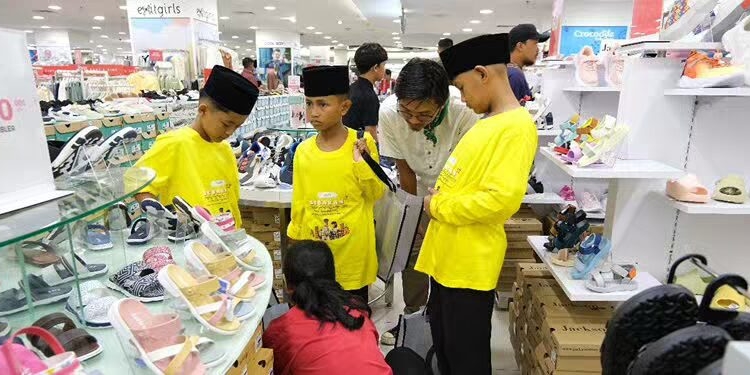 PT Pertamina Patra Niaga Regional Sumbagut melaksanakan program SEBARAN (Semangat Berbagi Baju Lebaran) di Kota Medan, Selasa (18/3).(Dok:Pertamina Sumbagut)