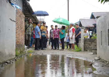 Foto: Wali Kota Tinjau Jalan Rusak di Kecamatan Medan Marelan 7