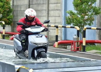 Foto: Lakukan Hal Ini Saat Motor Listrik Terendam Banjir 2