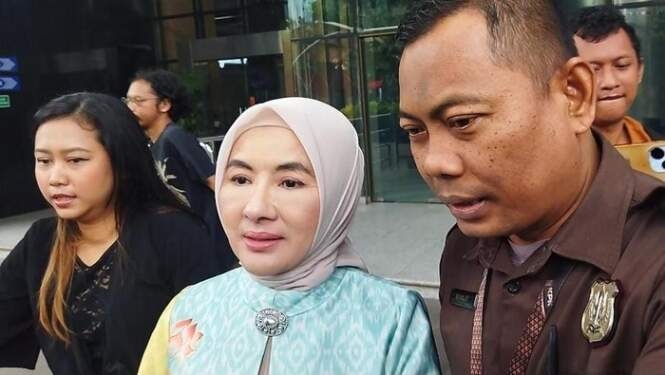 Nicke Widyawati usai diperiksa KPK.