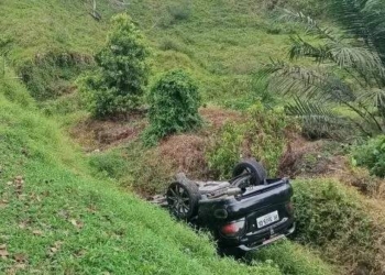 Mobil Terjun ke Parit Kebun Lonsum di Jalinsum Batu Bara