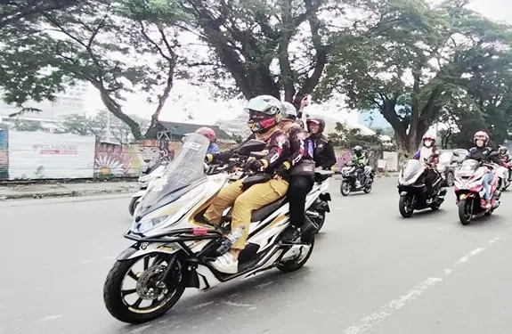 Menghadapi kemacetan di jalan, pengendara penting memiliki kemampuan mengelola stres dan mengendalikan emosi dengan baik, agar perjalanan tetap aman, tenang dan terkendali.(Ist)