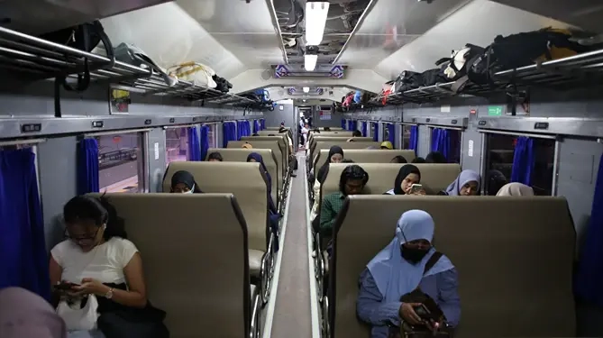 Tiket KA Jarak Jauh telah terjual pada masa angkutan Lebaran mencapai 101.460 tiket.(Dok:KAI Divre I SU)