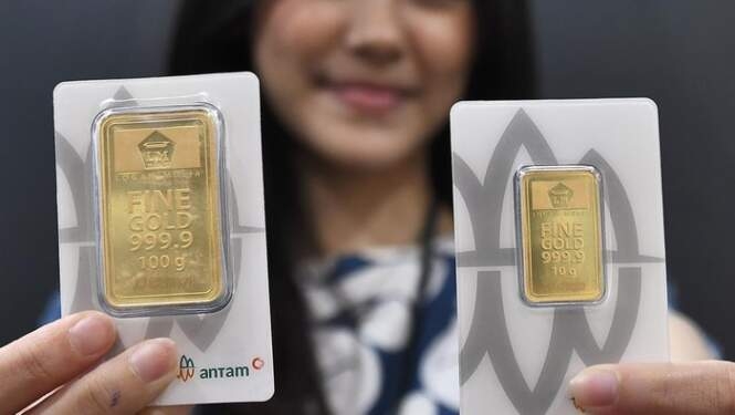 potret butik antam saat harga emas naik 169