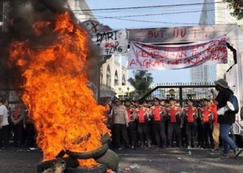 Demo di DPRD Sumut Ricuh, Dua Mahasiswa Pingsan-Luka