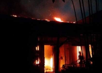Rumah di Medan Johor Terbakar, Damkar Kesulitan Padamkan Api