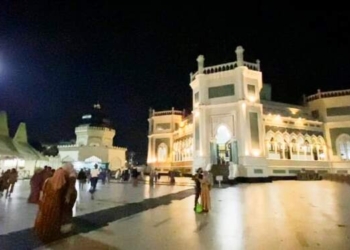Begini Suasana Salat Tarawih Perdana di Masjid Raya Medan