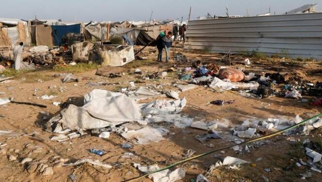 Israel membombardir jalur Gaza. Otoritas pertahanan sipil Jalur Gaza melaporkan lebih dari 220 orang tewas