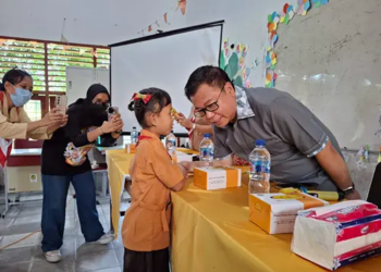 Foto: Clarissa Saragih Lantunkan Puisi, Sofyan Tan Merasa Terharu dan Terkesan 3
