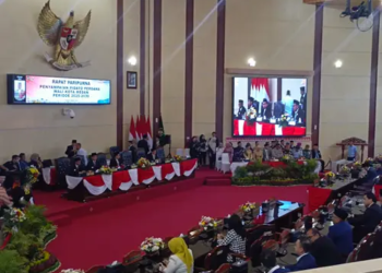 Foto: Anggota DPRD Medan Dengar Pidato Perdana Wali Kota Medan Rico Waas 6