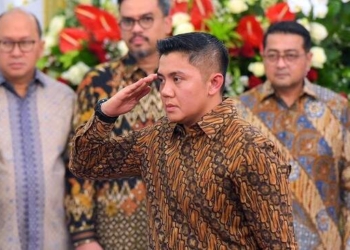 Kenaikan Pangkat Seskab Letkol Teddy Tuai Kritikan
