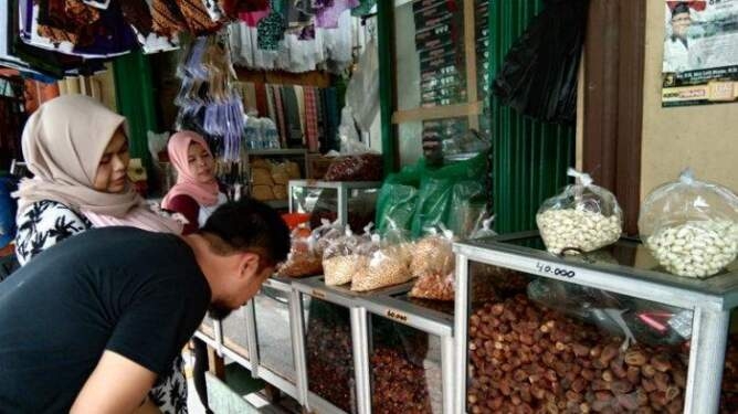 Penjualan kurma di Kota Medan.