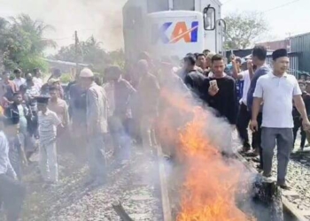 Warga Batu Bara Blokir Perlintasan Kereta Api, Ini Penyebabnya