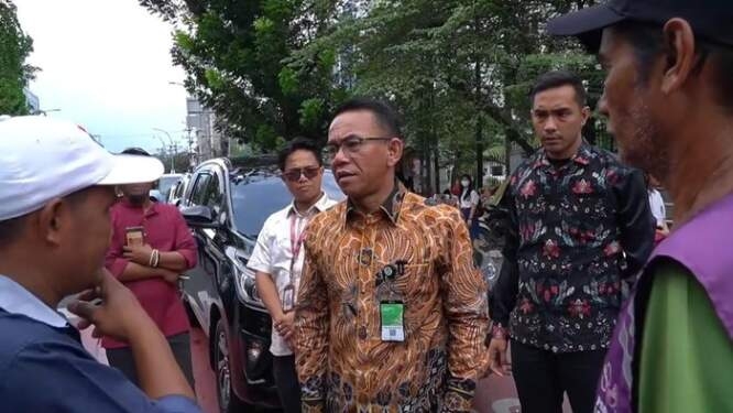 Zakiyuddin Harahap saat memarahi jukir di dekat RSUD Dr Pirngadi Medan.