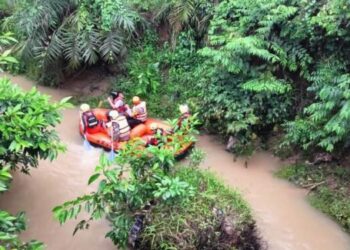Bus Angkut 18 Penumpang Terjun ke Sungai di Barumun