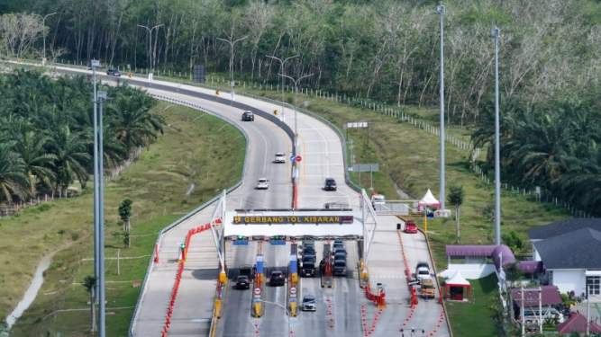 Foto: Hutama Karya mencatatkan 2,923 juta kendaraan melintasi Tol Trans Sumatera selama arus mudik dan balik Lebaran 2025.