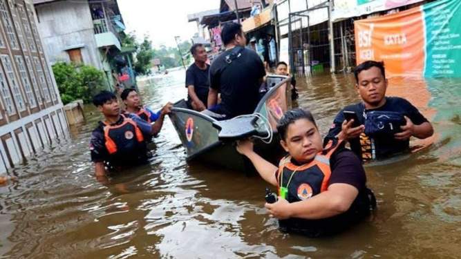Foto: Banjir bandang akibat hujan deras melanda wilayah Panjang Kota Bandar Lampung, Provinsi Lampung.