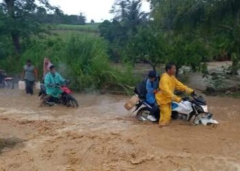Banjir Terjang Tanah Pinem Dairi, Tiang Listrik Tumbang