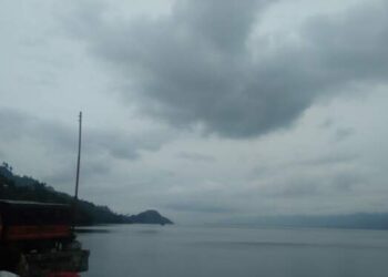 Awas Cuaca Ekstrem di Perairan Danau Toba!