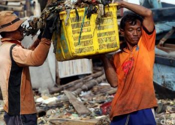 Petugas Angkut Sampah di Polonia 7 Bulan Tak Dapat Uang Minyak