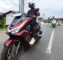 Foto: Turing Semakin Menyenangkan Bersama PCX 160 Roadsync 1