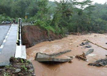 Banjir Bandang Terjang Barus, Jembatan Putus