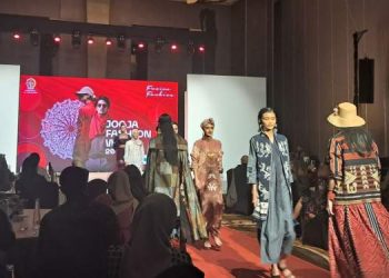 Warna Mangga Jadi Tren Musim Panas 2025