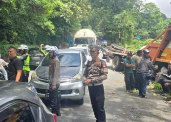 Truk Tabrak 6 Mobil-3 Motor di Padang Panjang, 12 Orang Luka