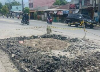 Pemko Medan Tutup Lubang Menganga di Jalan TB Simatupang