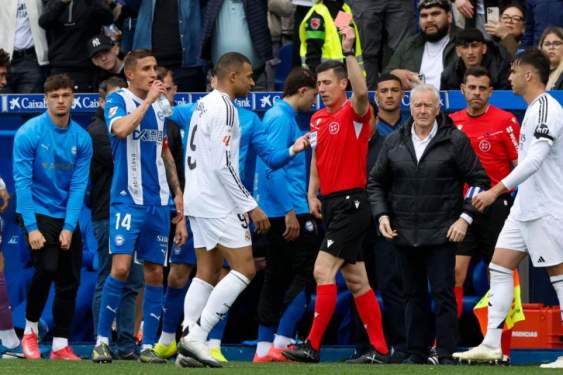 Foto: Mbappe kartu merah, Madrid menang susah payah 1-0 atas Alaves.