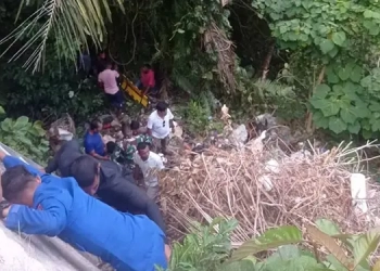 Foto: Minibus Masuk jurang di Sabang 1