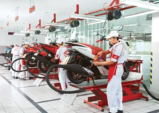 Foto: Oli memiliki peran sangat penting dalam menjaga kondisi mesin motor tetap optimal.(Ist)
