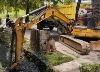 Cegah Banjir, Normalisasi Drainase di Tol Bandar Selamat Dimulai