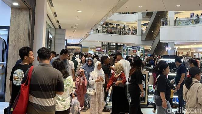 Foto: Pengunjung padati Plaza Medan Fair saat H+3 Lebaran di Medan