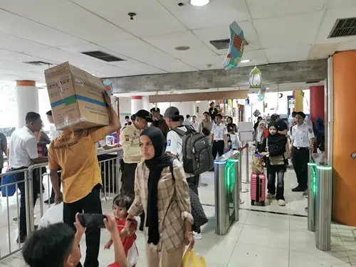 KAI Divre I SU mencatat pada Hari-H lebaran yakni 31 Maret 2025, sebanyak 9.800 penumpang menggunakan kereta api di Sumut.(Dok:KAI Divre I SU)
