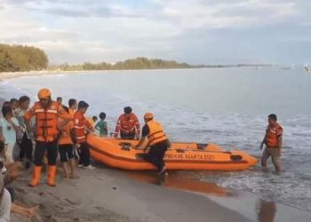 16 Pelajar Terseret Ombak di Pantai: 1 Tewas, 2 Hilang