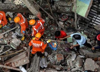 Bangunan 4 Lantai Ambruk, 11 Orang Tewas