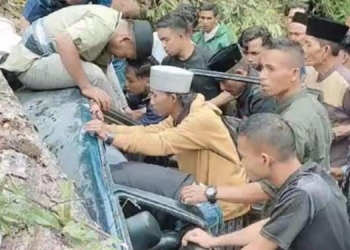 Satu Keluarga di Gayo Lues Tertimpa Pohon di Dalam Mobil