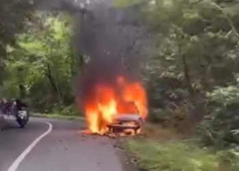 Mobil Pemudik Ludes Terbakar di Jalan Langkat-Karo