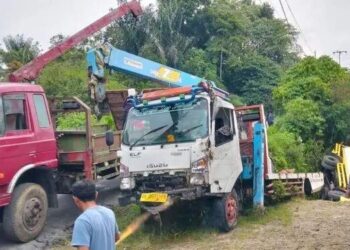 Truk Canter Box Jatuh ke Jurang Sitinjo Dairi