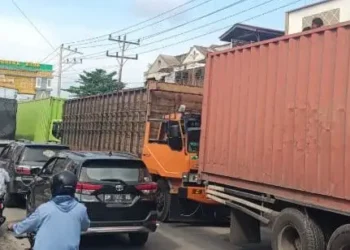 Foto: Macet Dua Hari, Arus Kendaraan Jalinsum antara Labura dan Asahan Mulai Membaik 6