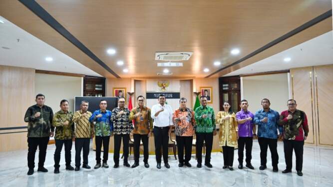 Foto: Gubernur Sumu Bobby Nasution menerima kunjungan Kepala Kanwil Ditjen Imigrasi Sumut Teodorus Simarmata dan Kepala Kanwil Ditjen Pemasyarakatan Sumut Yudi Suseno.